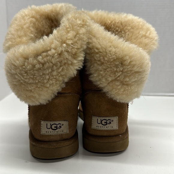 UGG Bailey Button Boots Short Boot Shearling Lined Waterproof Chestnut Brown 7 - Picture 3 of 10
